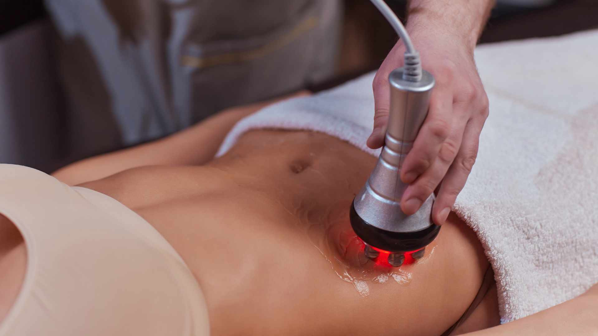 performing an aesthetic body slimming treatment