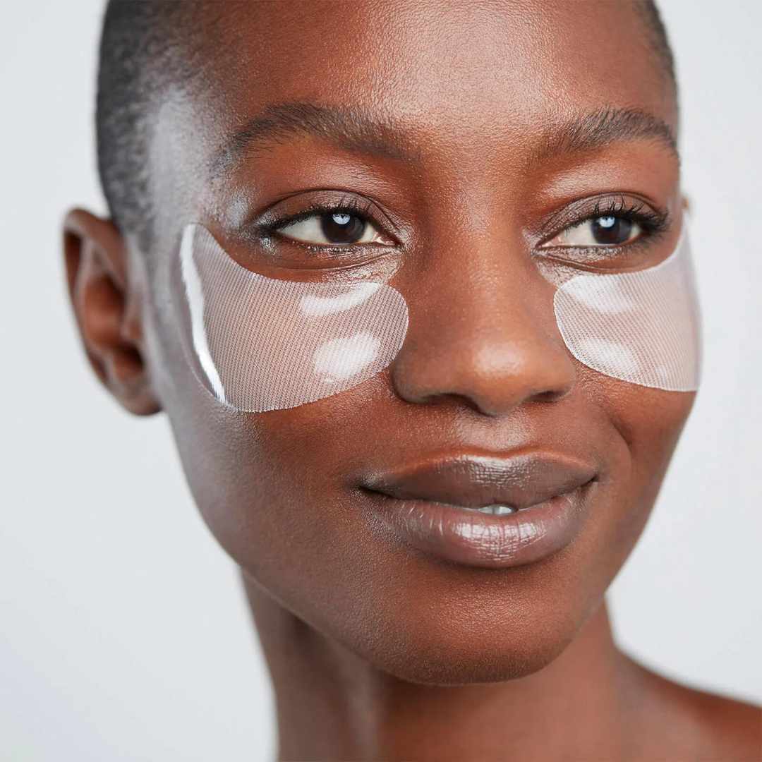 ELEMIS Pro-Collagen Hydra-Gel Mask on model.