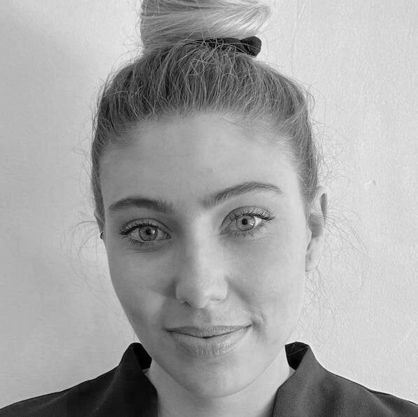 Beauty Secrets Team Headshots: Emma
